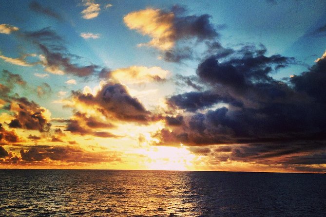 Deluxe Na Pali Sunset Snorkel Tour on the Lucky Lady - Onboard Comfort: Restrooms, Fresh Showers, and the Waterslide