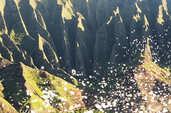 Deluxe Na Pali Sunset Tour on the Lucky Lady - Dinner and open bar: where the value shows up