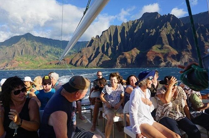 Deluxe Na Pali Sunset Tour on the Lucky Lady - The sunset moment: when the timing hits