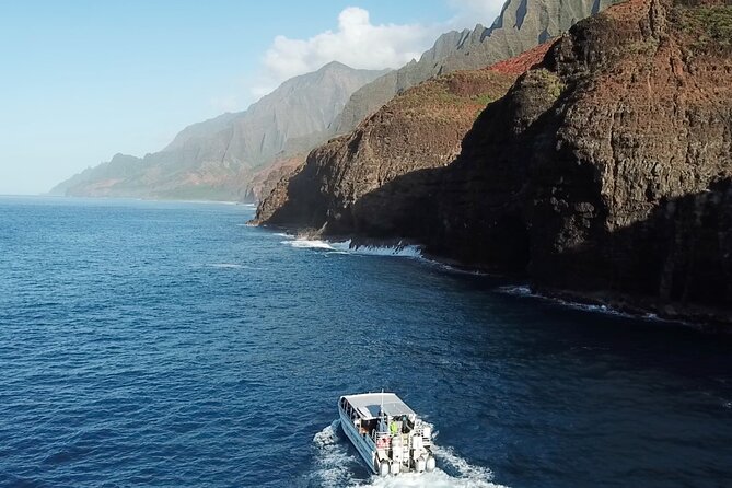 'Imiloa Express Na Pali Sunset Tour - Na Pali Coast highlights: caves, waterfalls, rainbows, and close-up cliffs