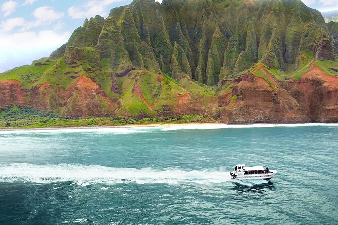 'Imiloa Express Na Pali Sunset Tour - Small group size and the onboard vibe up to 36 people