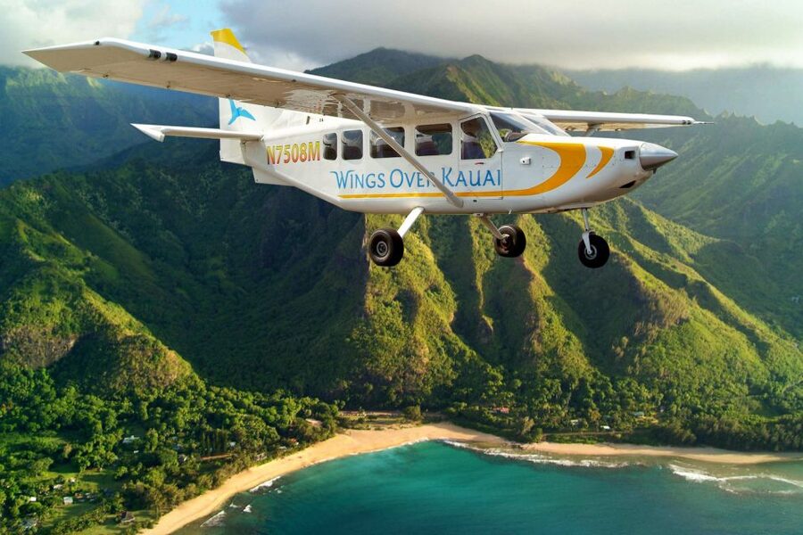 Kauai: Air Tour of Na Pali Coast, Entire Island of Kauai - Hanalei Bay ridgeline: a calmer read after the cliffs