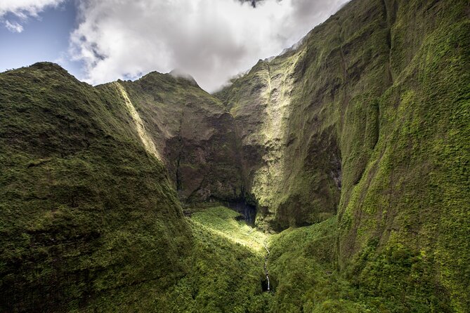 Kauai Deluxe Waterfall Safari: Helicopter Tour - How Pilot Commentary Changes What You Notice
