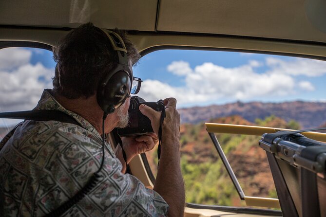 Kauai Deluxe Waterfall Safari: Helicopter Tour - Photo-Ready Reality: Windows, Seat Views, and Clothing Tips