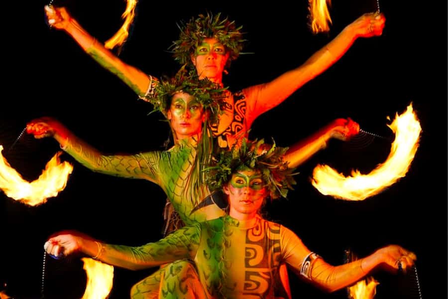 Kauai: Luau Kalamaku – Premium Seating, Dinner & Show - The Welcome Moment: Lei Greeting, Waterfall Photos, and Open Bar