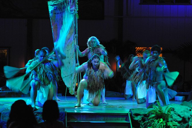Kauai: Luau Kalamaku with Buffet Dinner and Show - Buffet dinner and open bar: what’s included, and what to expect