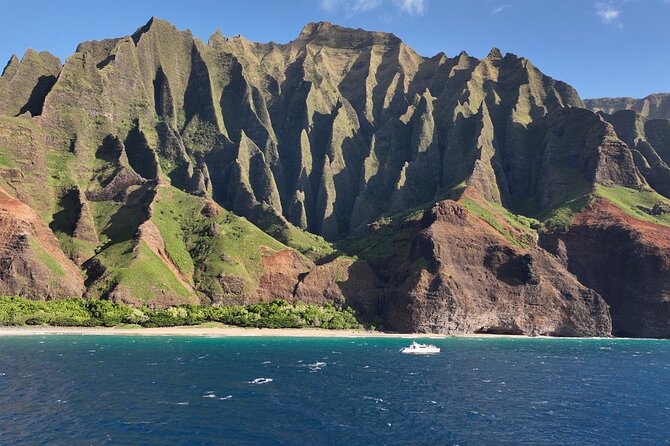Kauai: Na Pali Sunset & Sightsee Boat Tour - Entering Na Pali from Port Allen: the vibe and the timeline