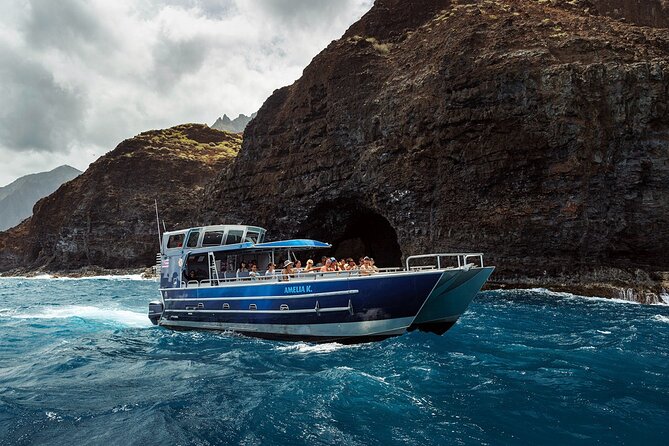 Kauai: NaPali Boat Tour on the Amelia K - Whales or snorkeling: how the season changes your day
