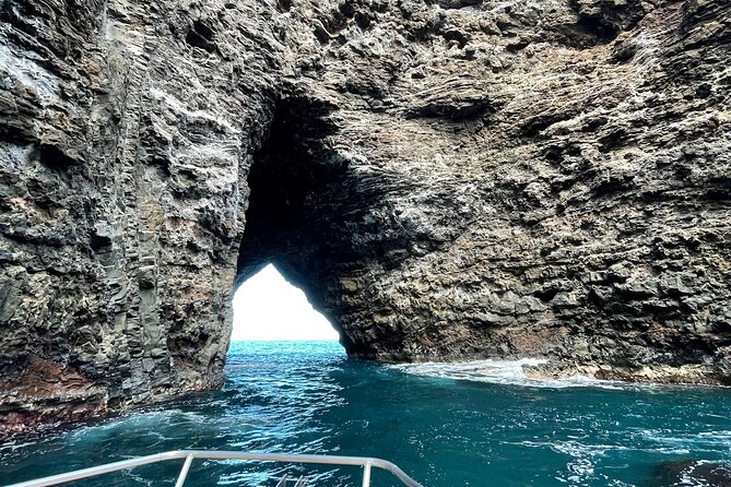 Kauai: NaPali Boat Tour on the Amelia K - Sea caves and Waimea Canyon: two different kinds of wow