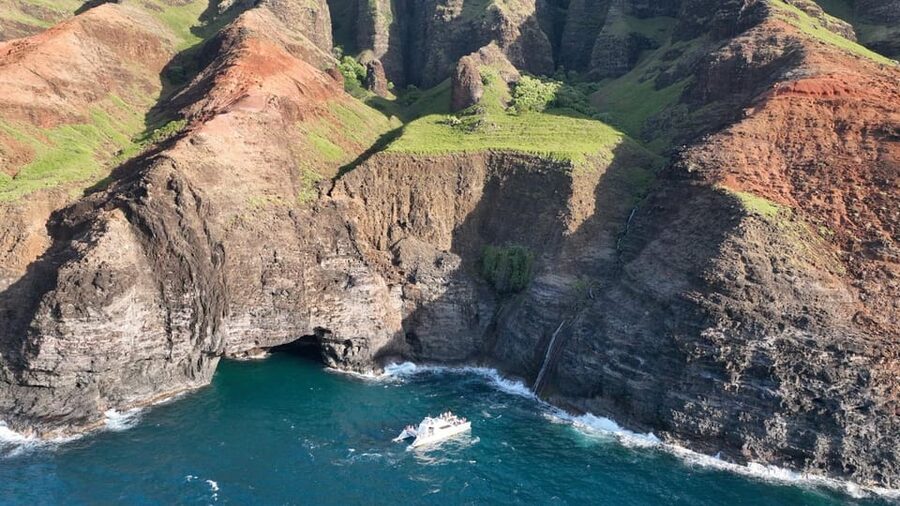 Kauai: Napali Sunset Dinner Cruise - Dinner on the Water: What the Meal Experience Feels Like