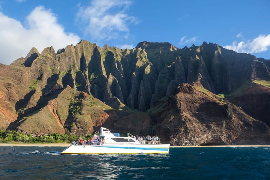 Kauai: Napali Sunset Dinner Cruise - Boarding the Catamaran: Comfort, Getting Wet, and Seating Reality