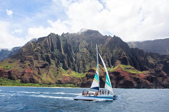 Kauai’s Na Pali Coast Snorkel and Sail Tour - Cruising Na Pali’s cliffs and valleys: what the coastline gives you
