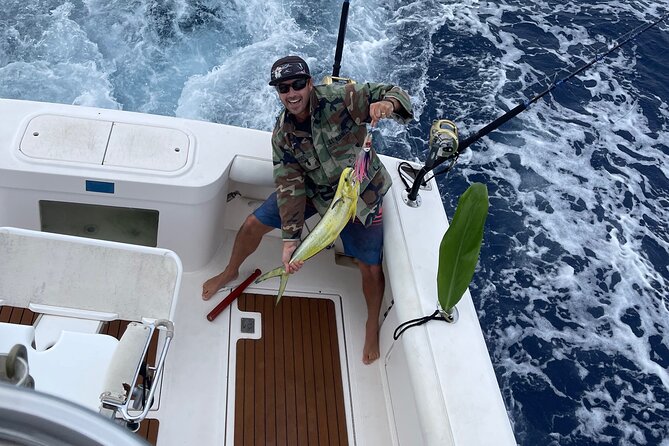 Kauai's Premier Fishing Charters - How the crew finds fish: hunting signs, not just casting