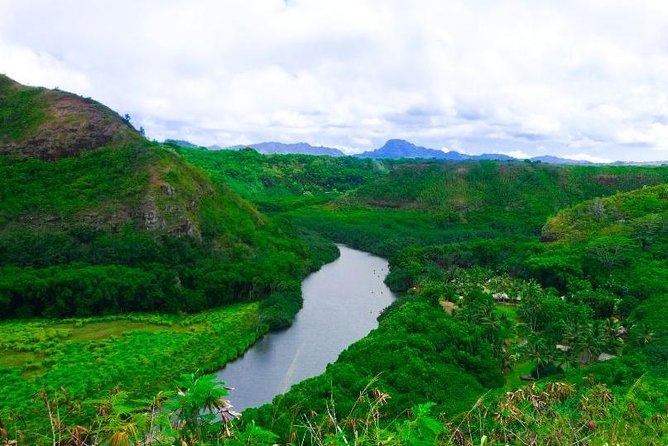 Kauai Waimea Canyon, Wailua River Boat and Fern Grotto Tour - Morning pickup and why the coach time matters on Kauai