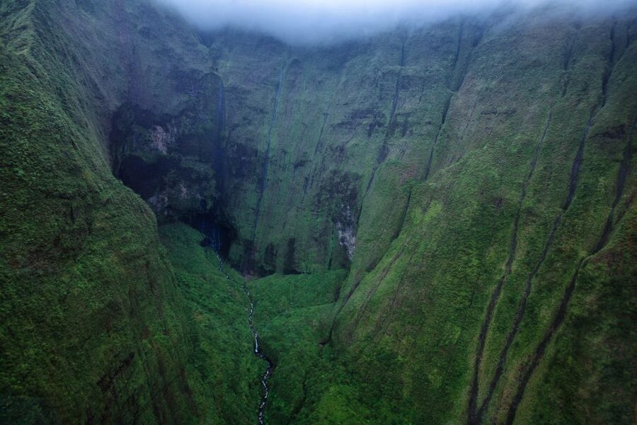 Lihue: Deluxe Waterfall Safari Helicopter Tour - Waialeale Crater waterfalls: multiple cascades at once
