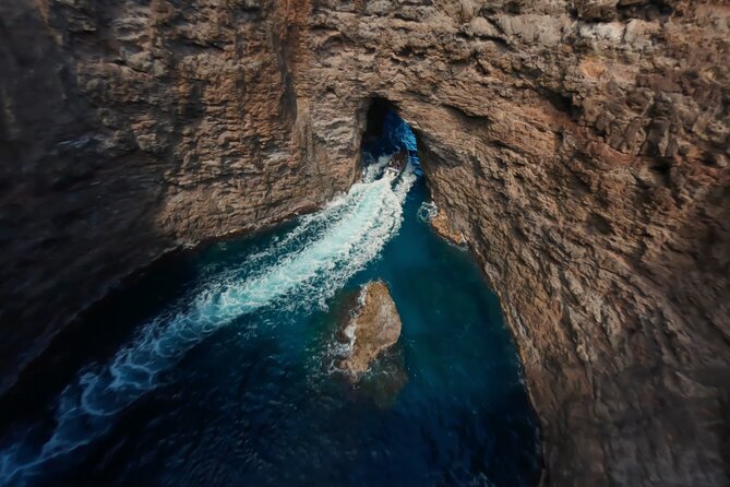 Nā Pali Coast Zodiac Raft Sea Caves Expedition on Kauai - Sea Caves: When It’s Magical and When You Might Not Go In