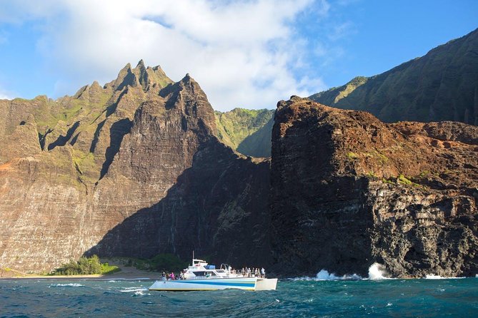 Ni'ihau and Na Pali Coast Snorkel Boat Tour - Lehua Crater and offshore snorkeling: where the water does the talking