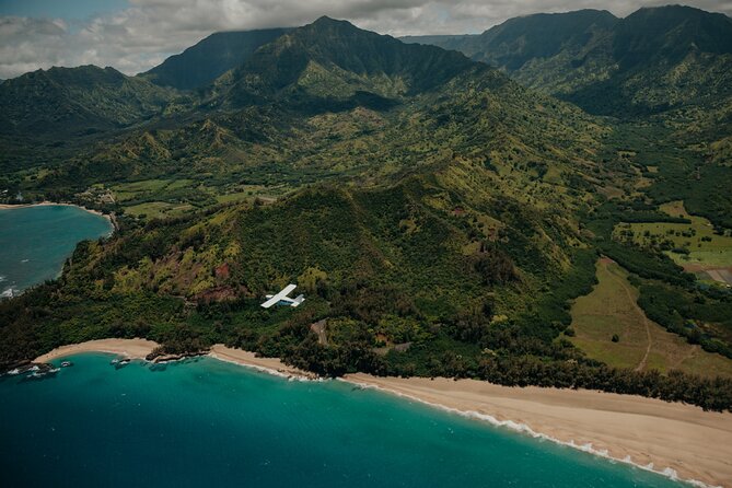 Private Kauai Airplane Tour: Na Pali Coast, Waterfalls & More - Getting to the plane: Lihue meeting point basics